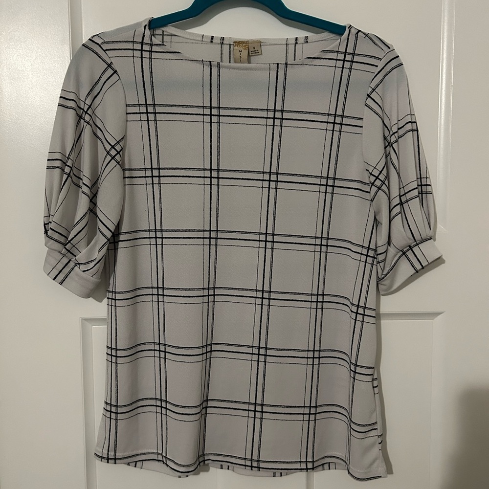 Brand:Misia   Size:S  Color:White w/black lines